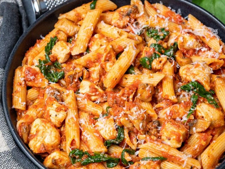 Chicken Pasta in Tomato Sauce